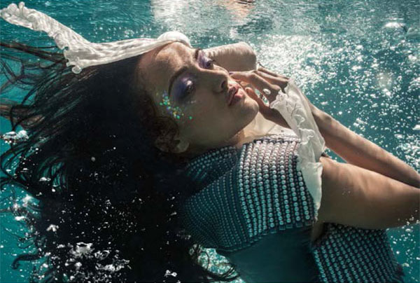 Анжела Джонсон стала русалкой