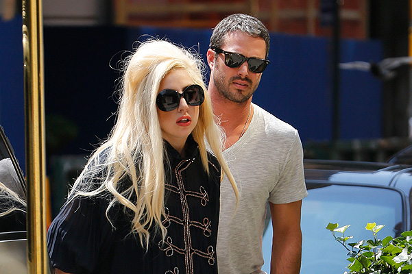 Леди Гага снова одна