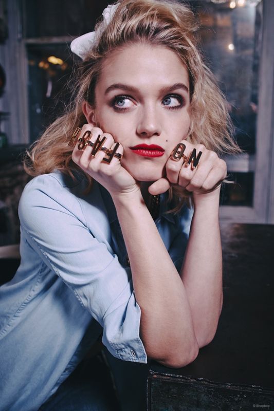 Дана Дрори в роли юной Мадонны