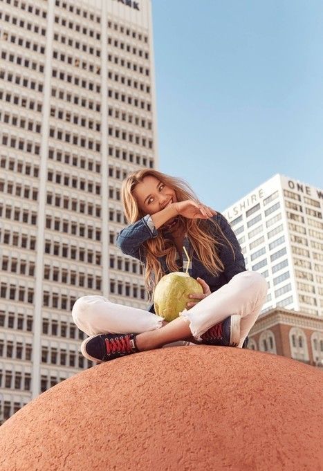 Хейли Болдуин специально для Tommy Hilfiger