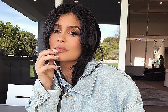 Кайли Дженнер поделилась фото и именем дочери