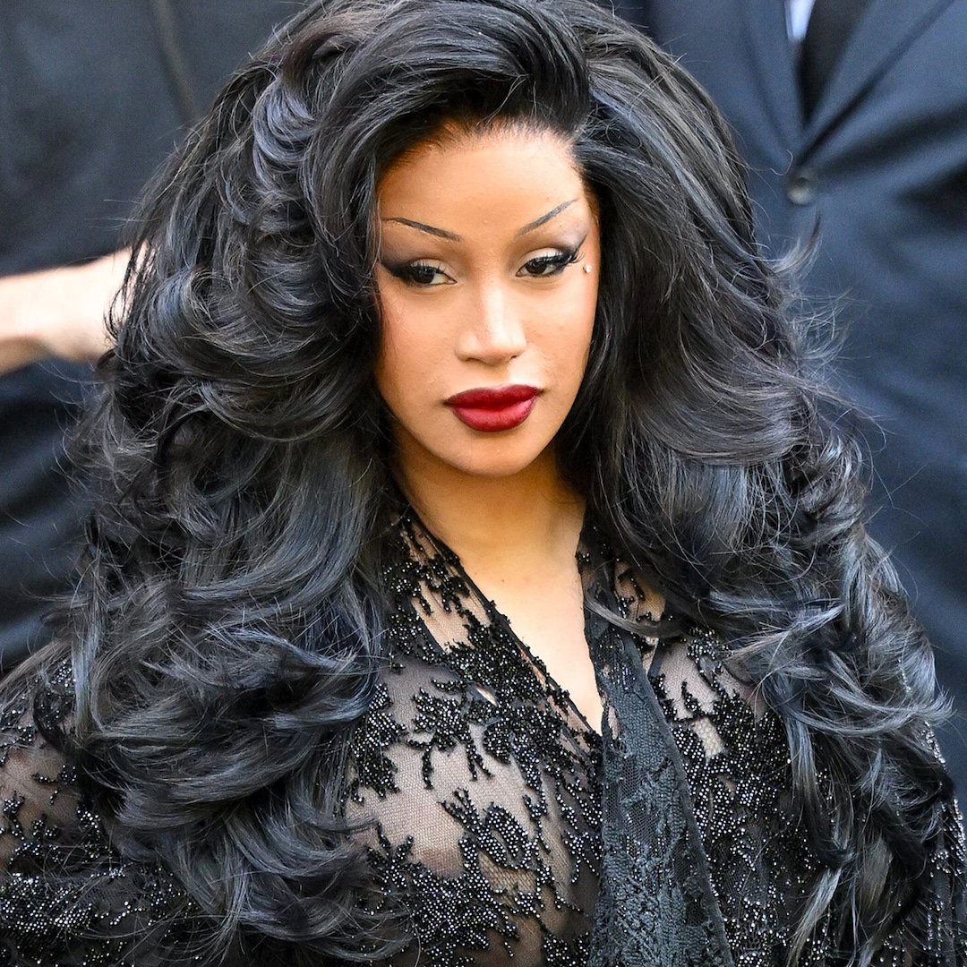 Cardi B шутит, что в её волосах могут быть яйца тараканов после трех месяцев без мытья