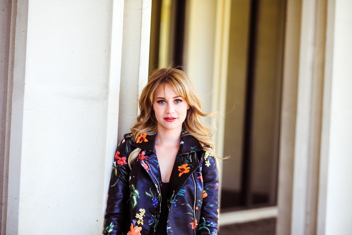Amanda Leighton, photo #1085048
