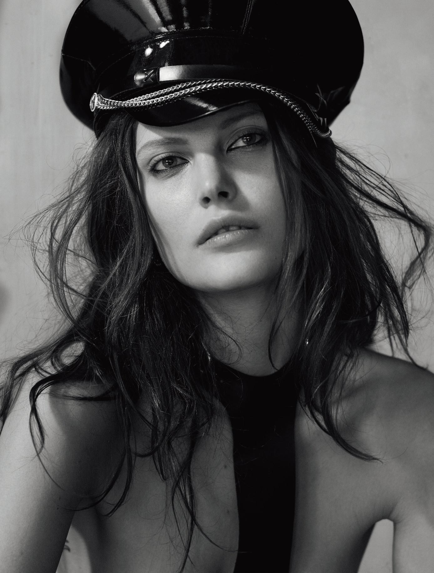 Catherine McNeil, photo #936125
