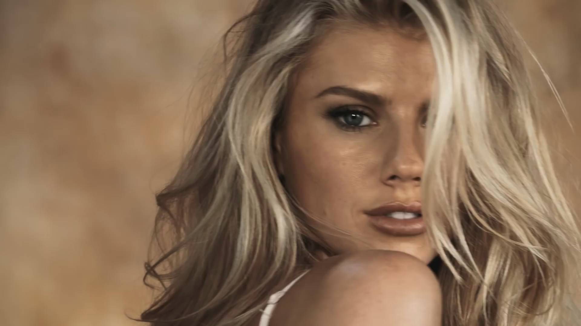 Charlotte Mckinney, photo #935137