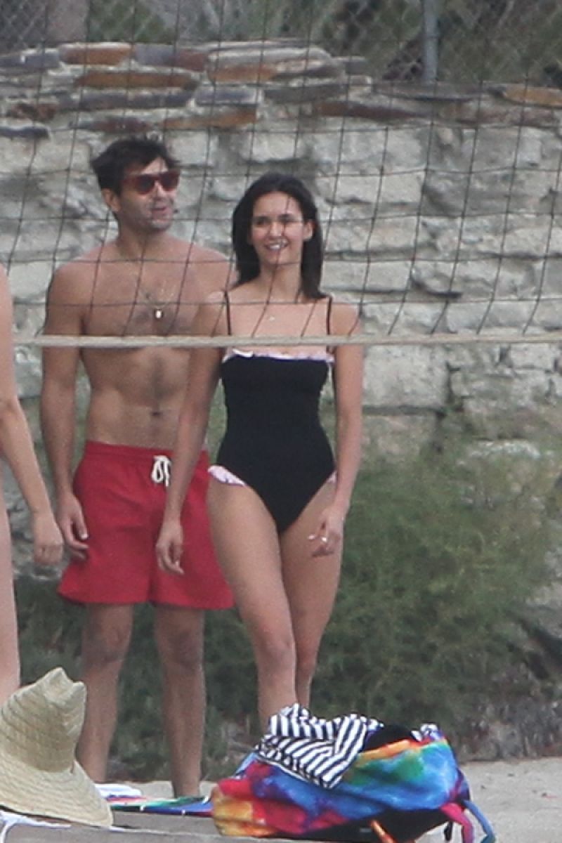 Nina Dobrev, photo #1098749