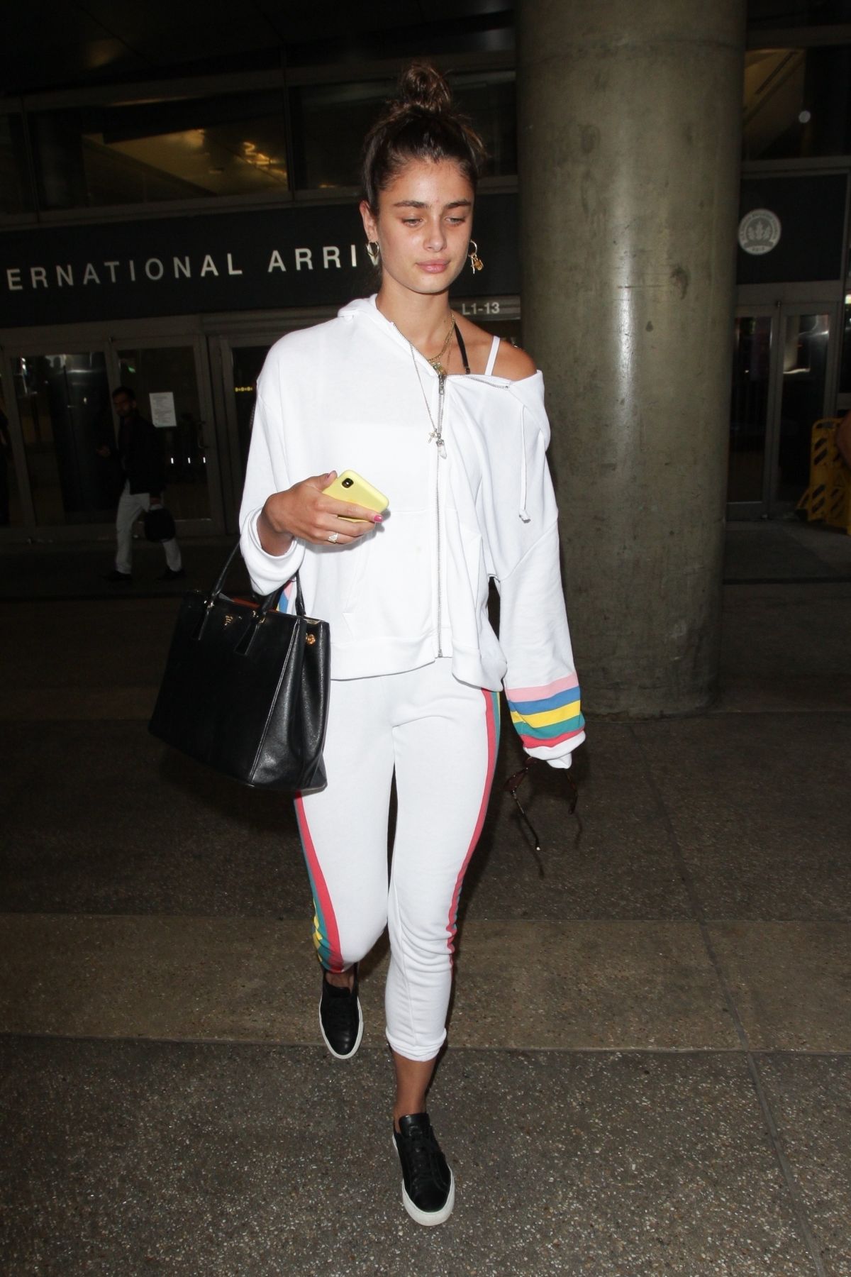Taylor Hill, photo #1093175
